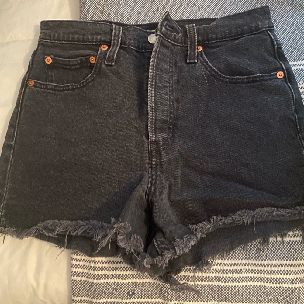 Levi’s Ribcage cutoff shorts